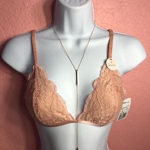 NWT Ruffled Strap Flowered Lace Bralette
